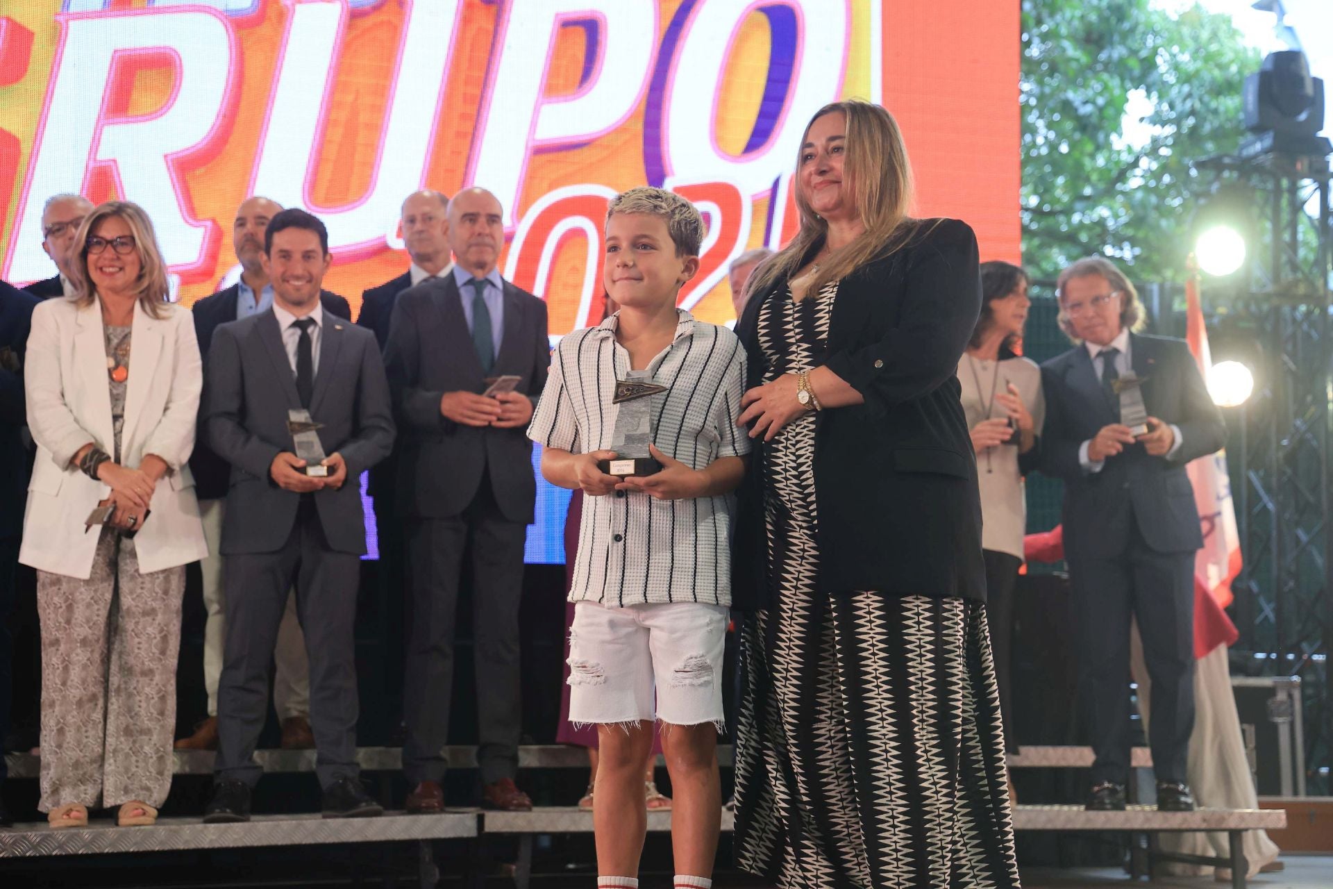 El Grupo Covadonga homenajea a 143 socios para celebrar el Día de Asturias