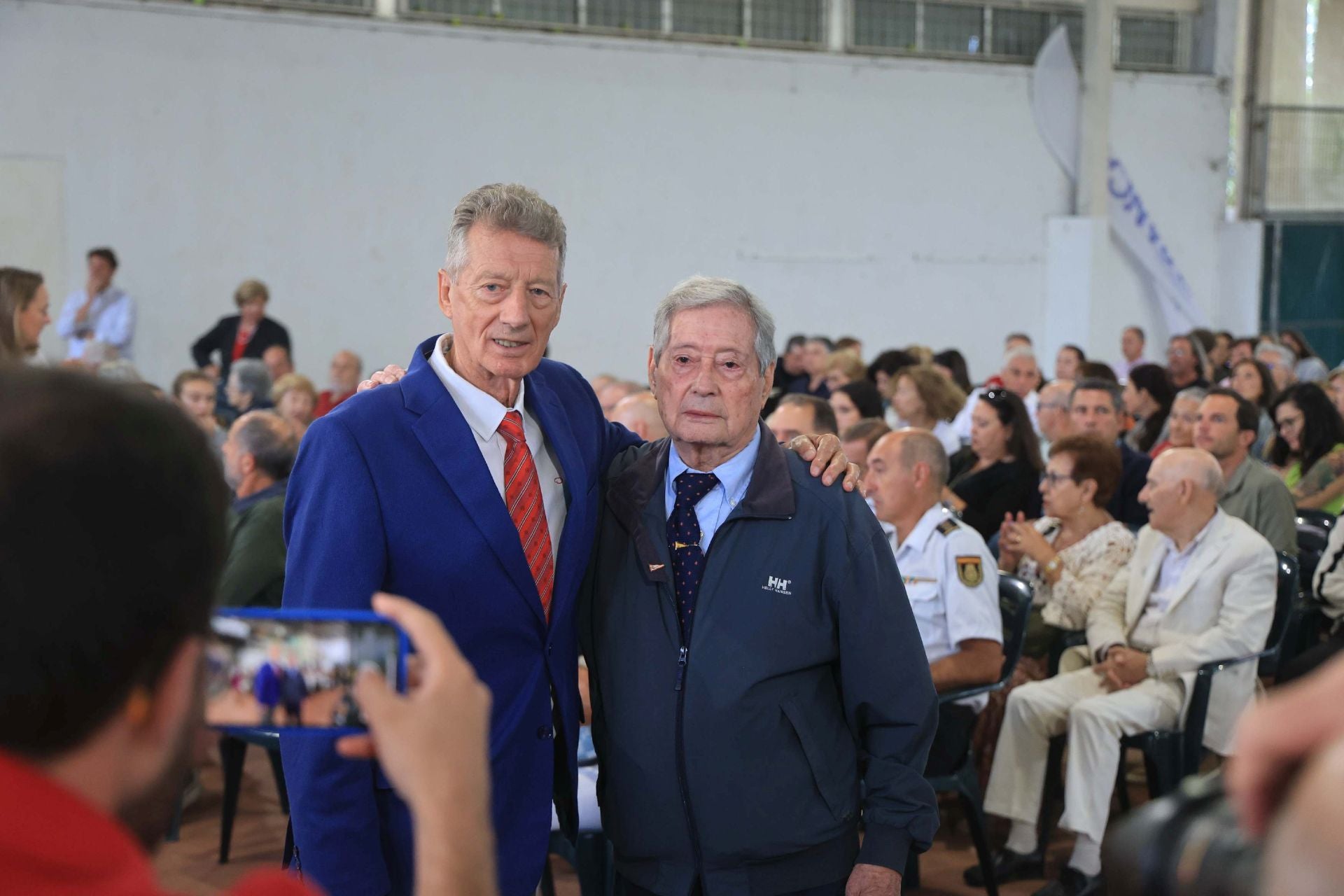 El Grupo Covadonga homenajea a 143 socios para celebrar el Día de Asturias