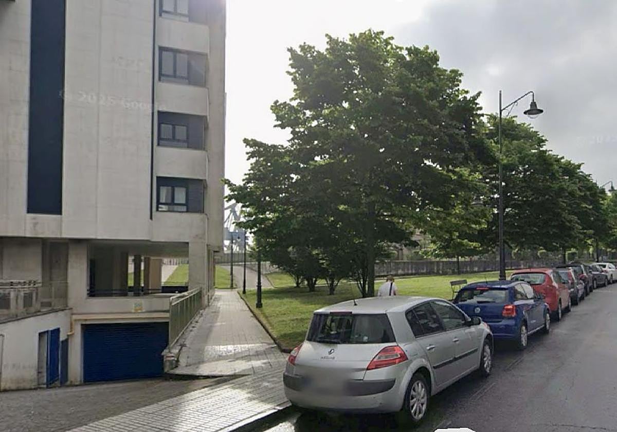 Espacio verde entre la calle Estrella y el restaurante Savannah, en El Natahoyo, que llevará el nombre de 'Jardines de Mariano Castro Ordieres'.