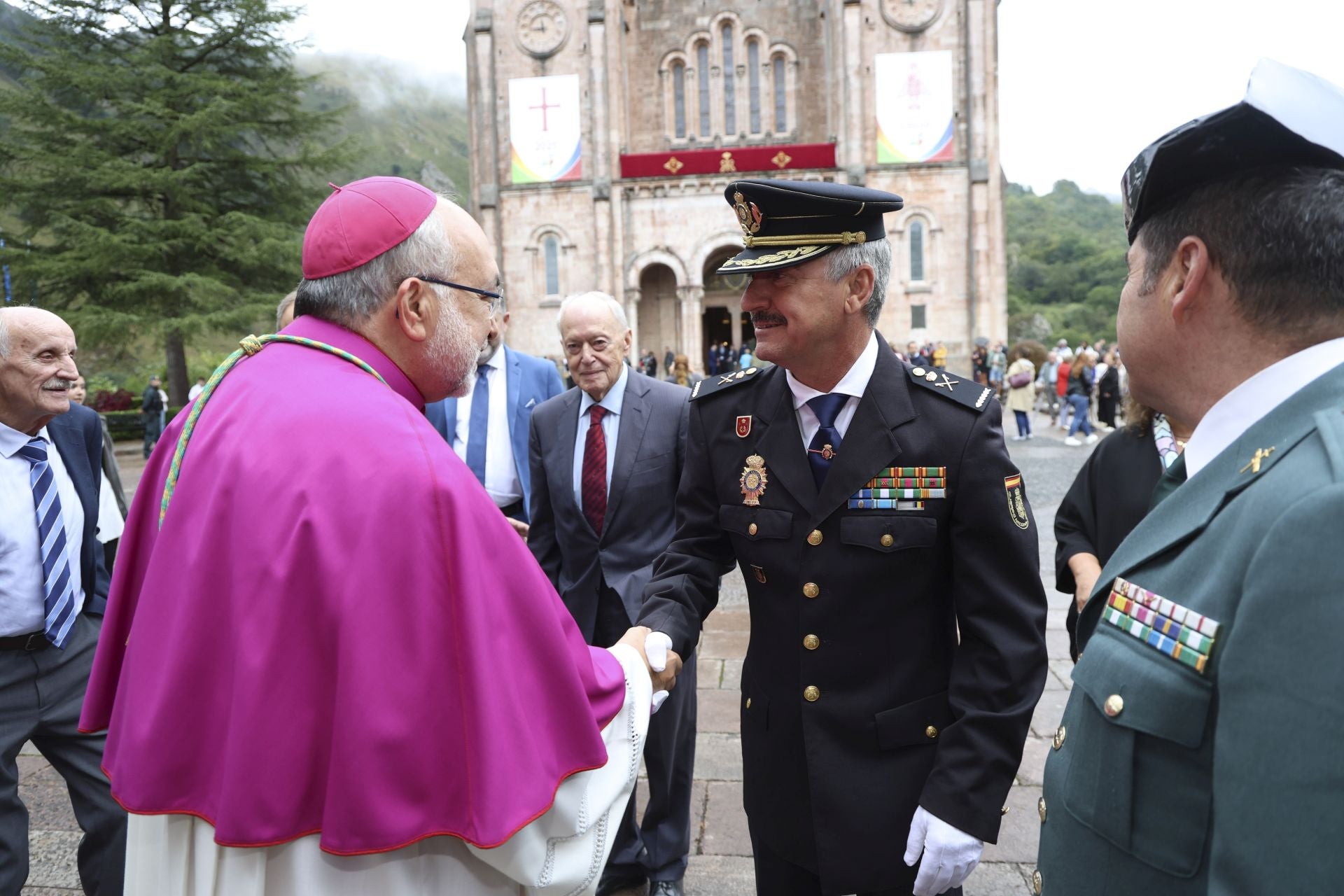 La misa en Covadonga por el Día de la Santina, en imágenes