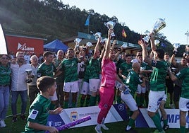 El Puerto de Vega festeja su victoria en Copa Asturfútbol.