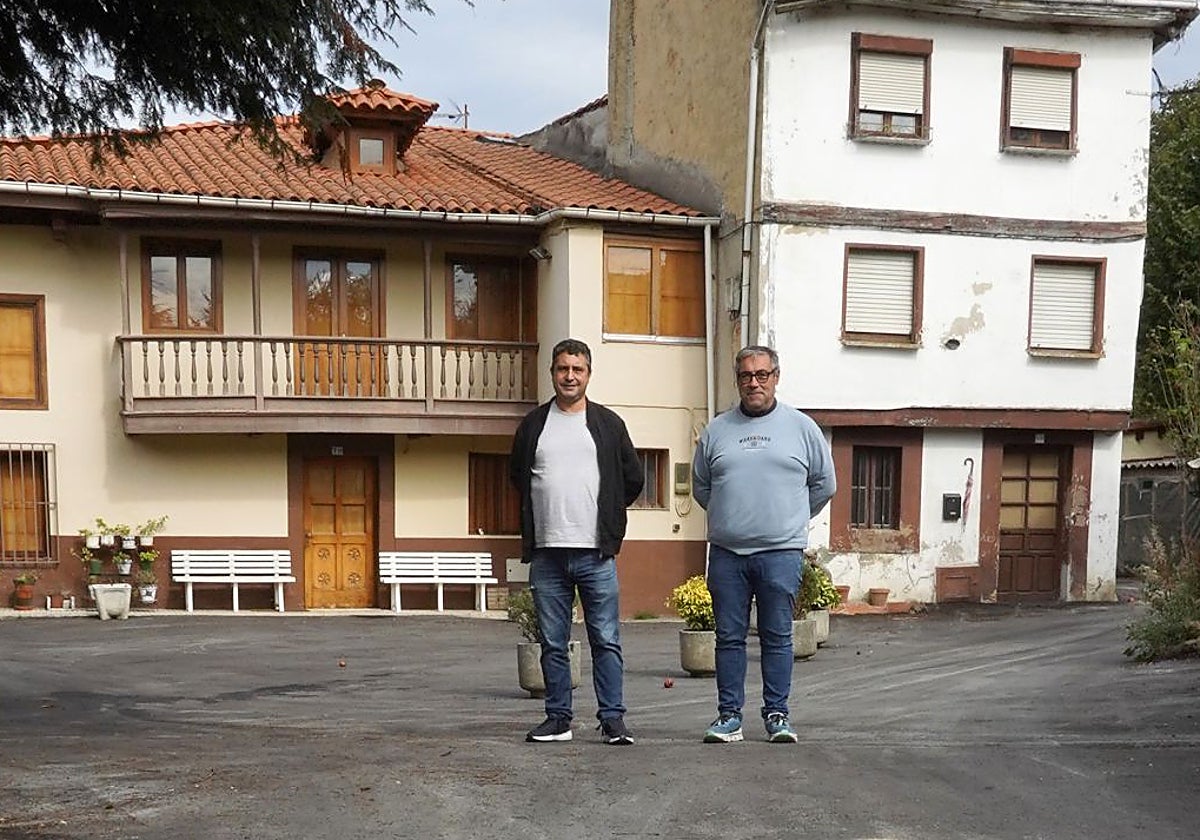 Javier Rodríguez y Pergentino Martínez, en Tiroco de Arriba.