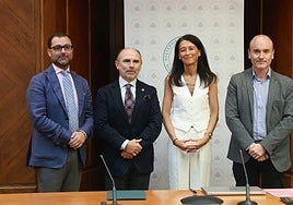 El concejal de Cultura de Oviedo, el rector de la Universidad de Oviedo, la directora de la Cátedra Ángel González y el director general de Patrimonio.