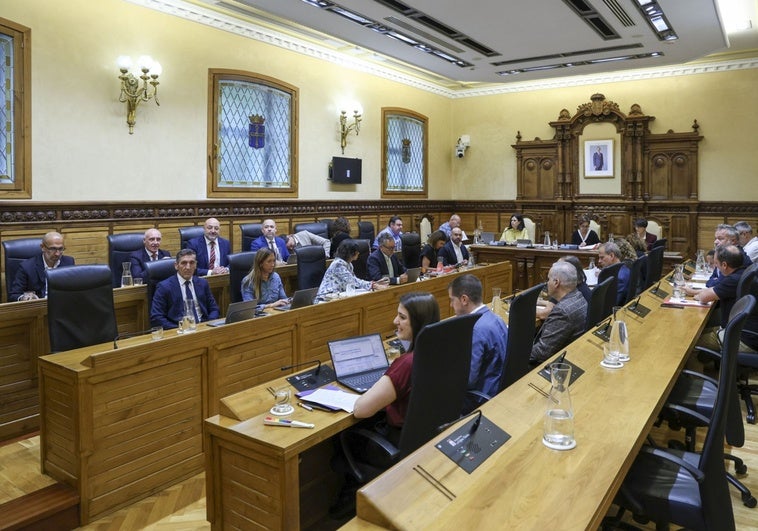El Ayuntamiento de Gijón negociará con el Puerto la adquisición del antiguo campo de fútbol de Jove