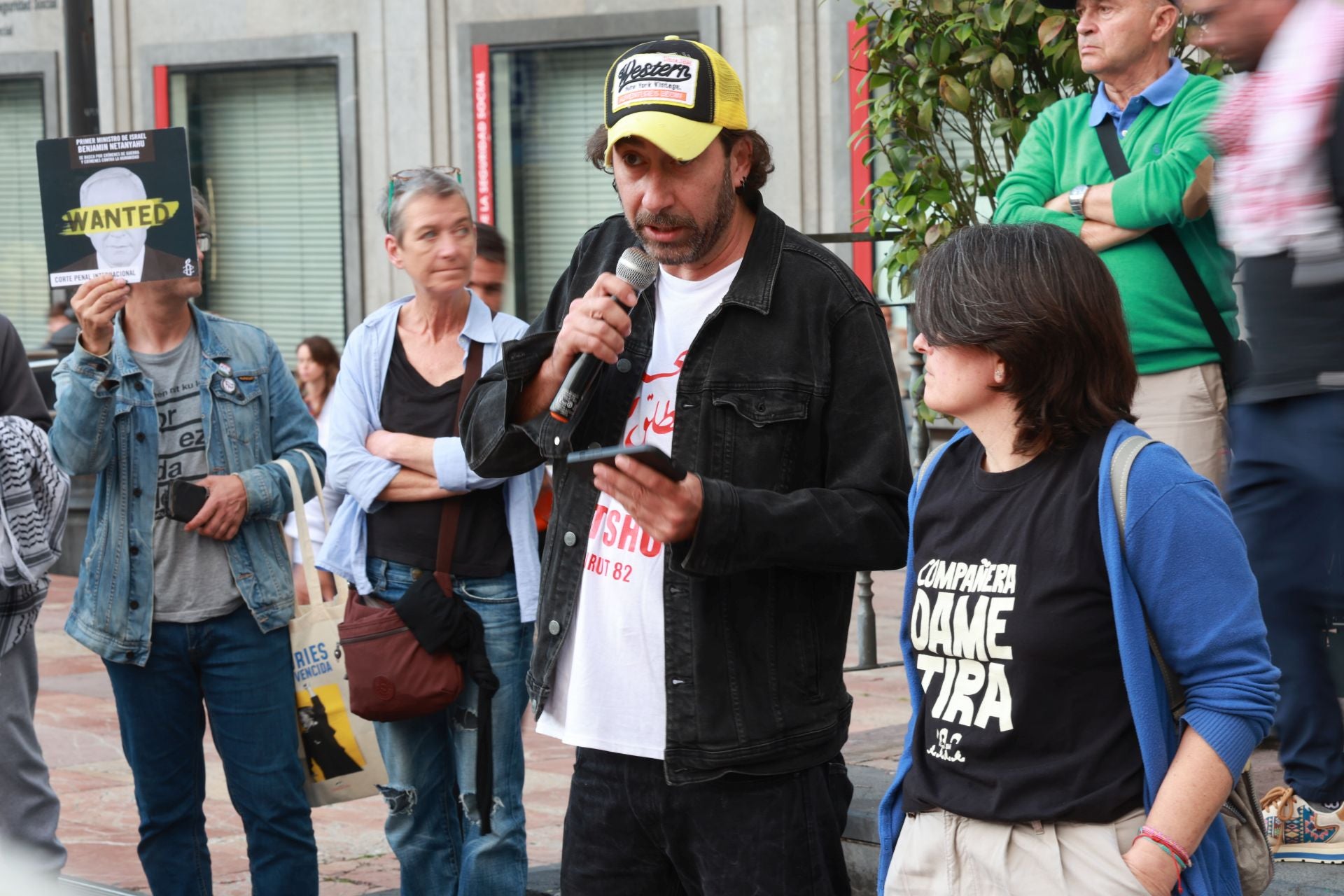 Los periodistas y fotógrafos de Asturias exigen el fin de la masacre en Gaza: «No es una guerra es un genocidio»