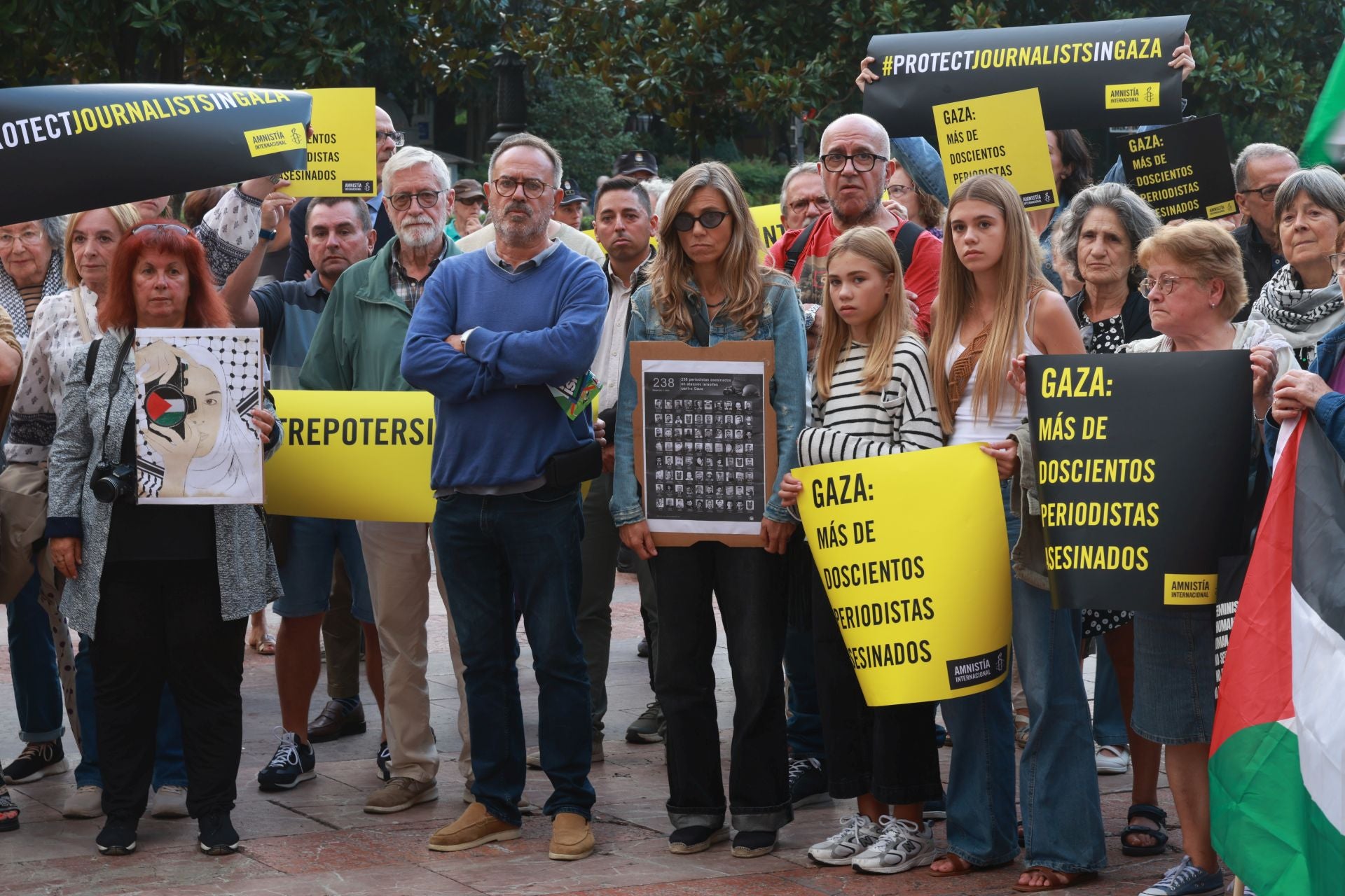 Los periodistas y fotógrafos de Asturias exigen el fin de la masacre en Gaza: «No es una guerra es un genocidio»