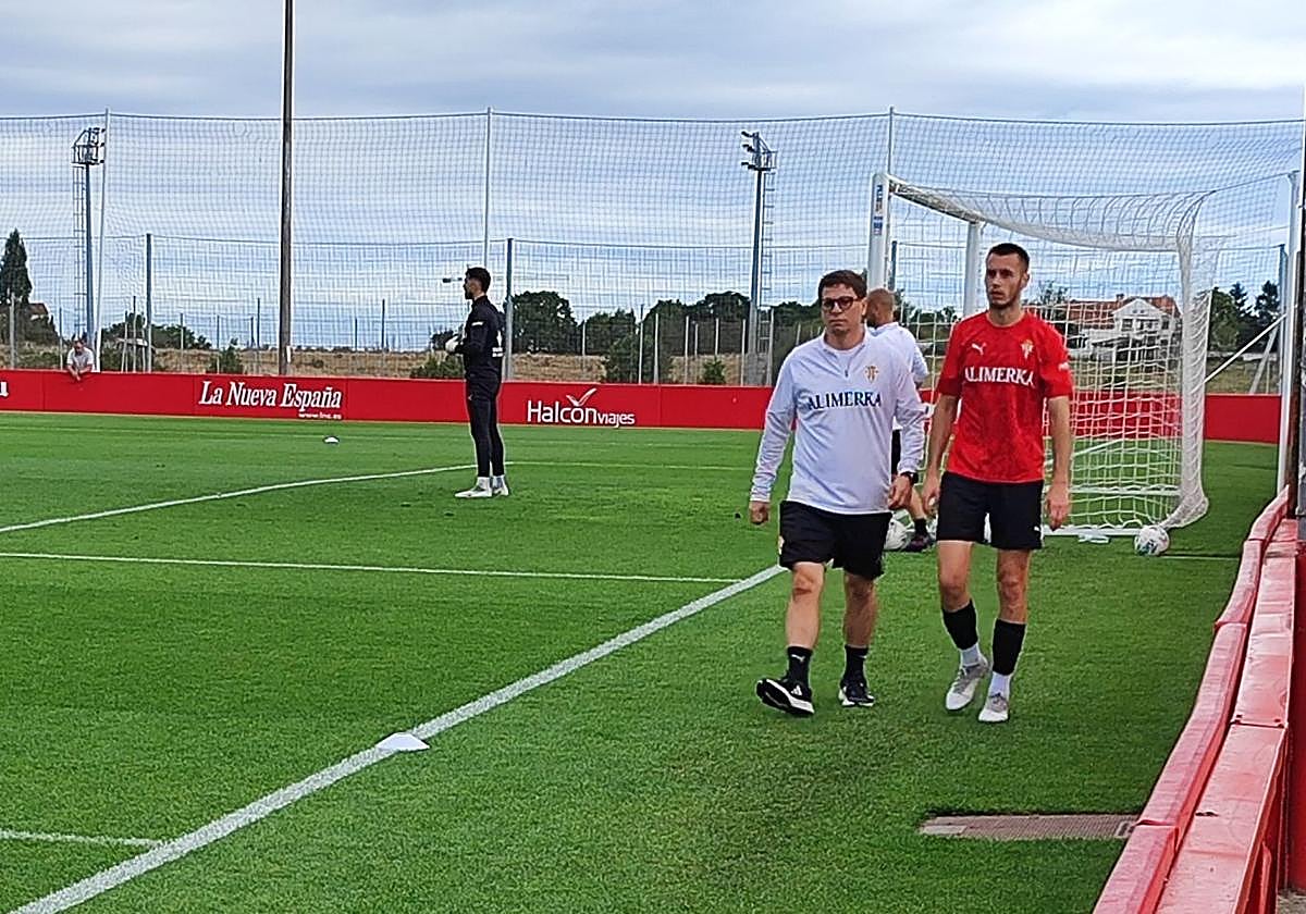 Dubasin, saliendo del entrenamiento tras sufrir ciertas molestias.