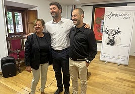 La edil de Mercados, Ana Nosti, con el alcalde de Valdés, Óscar Pérez, y el de Siero, Ángel García, 'Cepi'.