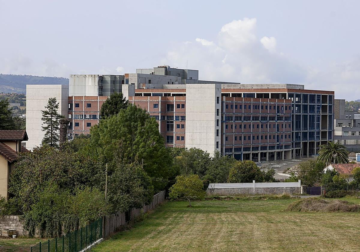 Estado en el que quedaron las obras de ampliación del Hhospital de Cabueñes tras la paralización de los trabajos en enero.