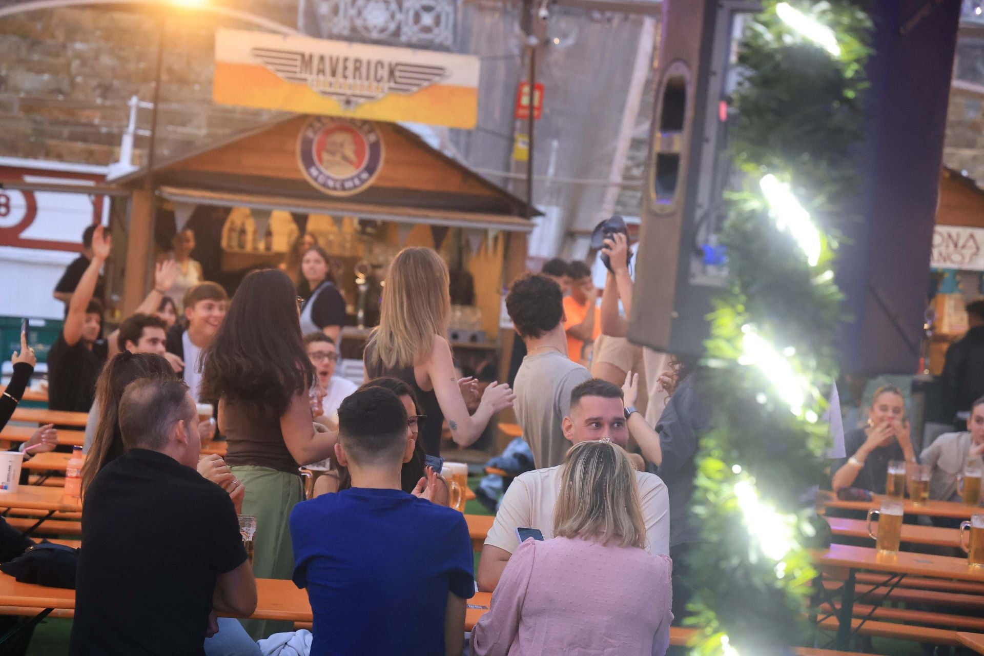 Cerveza, comida y mucha fiesta en el Oktoberfest de Gijón