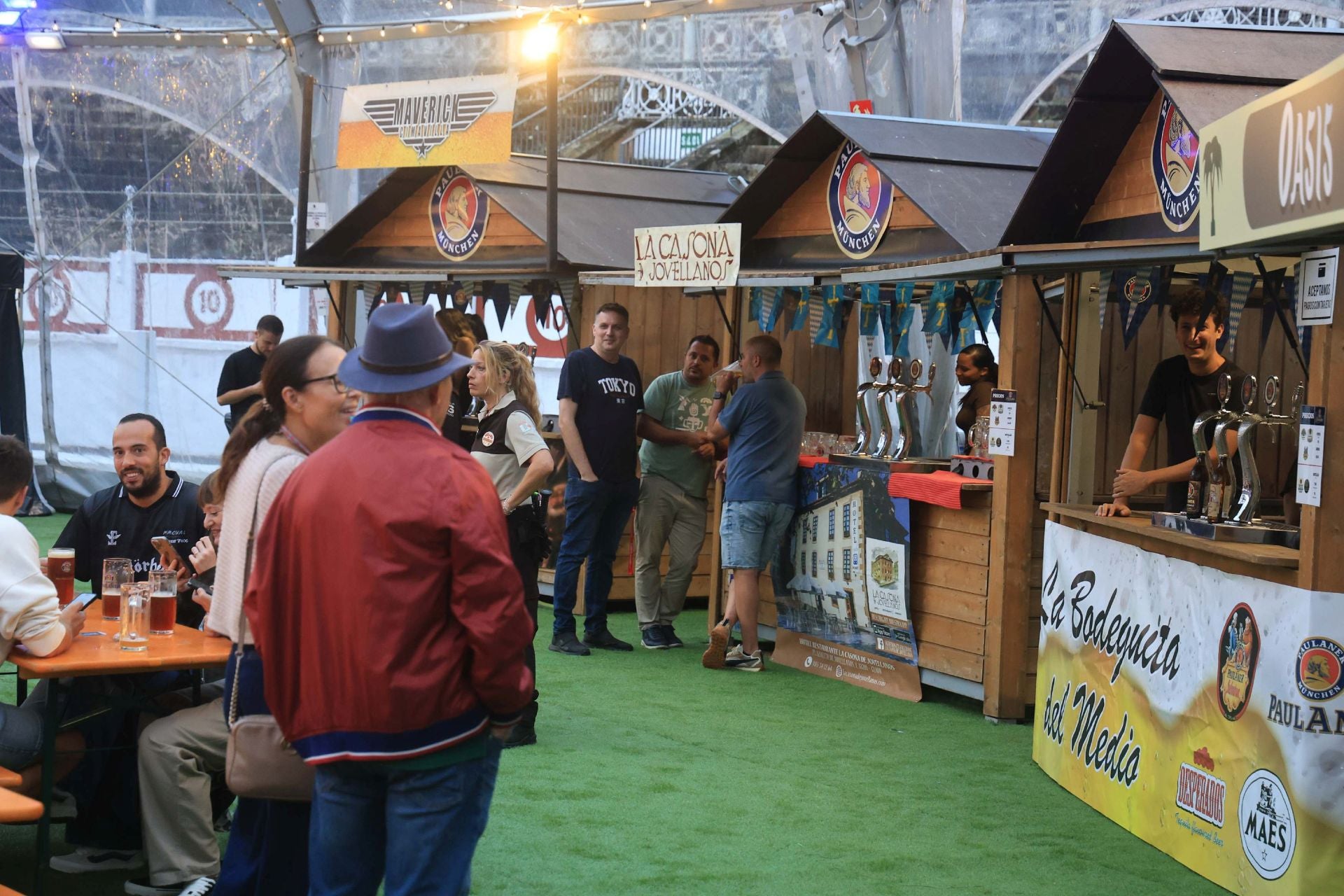 Cerveza, comida y mucha fiesta en el Oktoberfest de Gijón