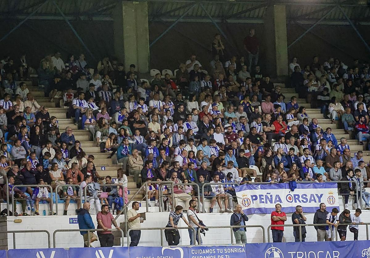 Imagen de la grada de José Cueto en el partido frente a la Ponferradina.