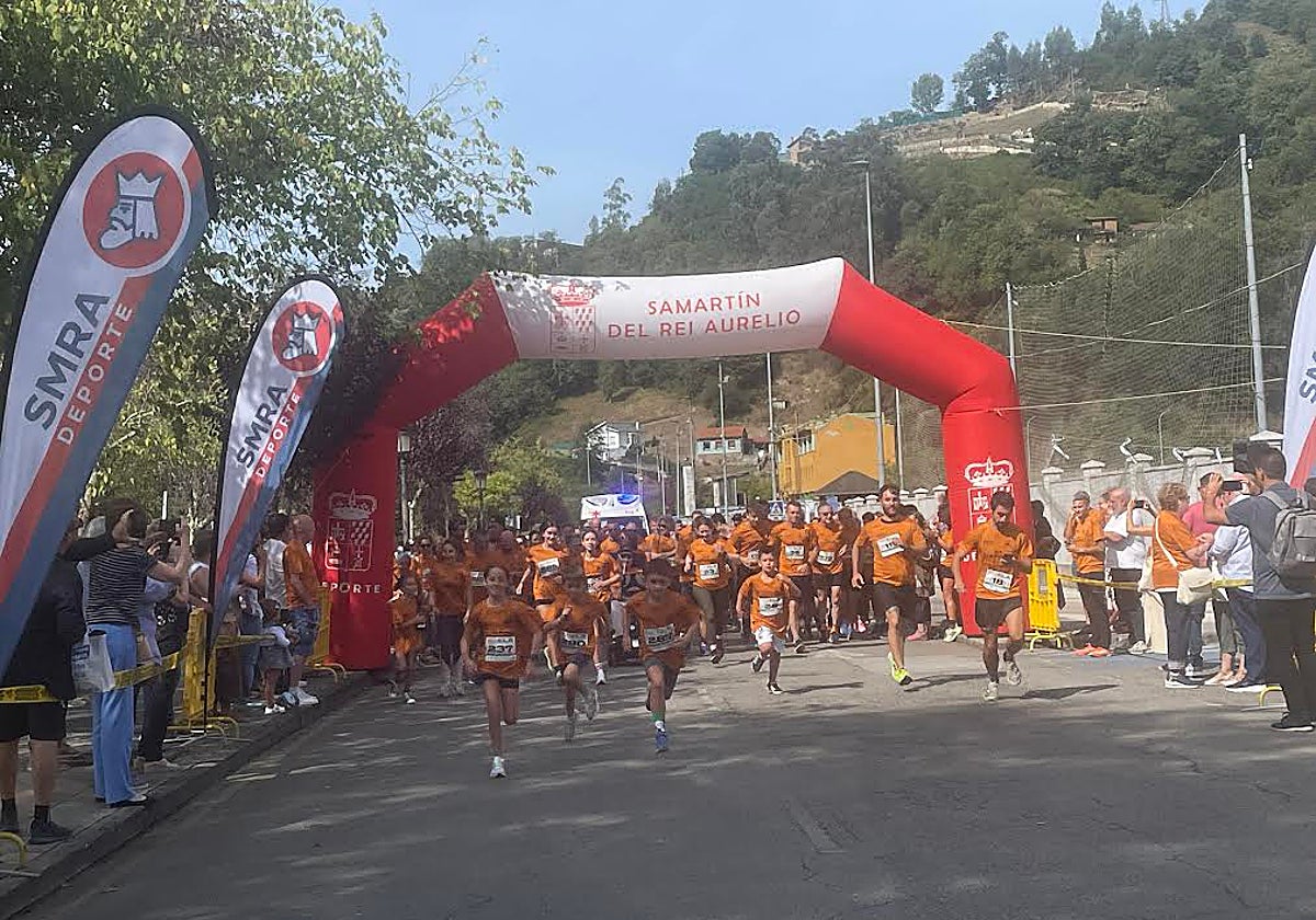 El momento de la salida de la carrera no competitiva en favor de la ELA