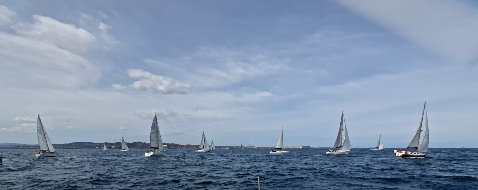 Los barcos durante la travesía.