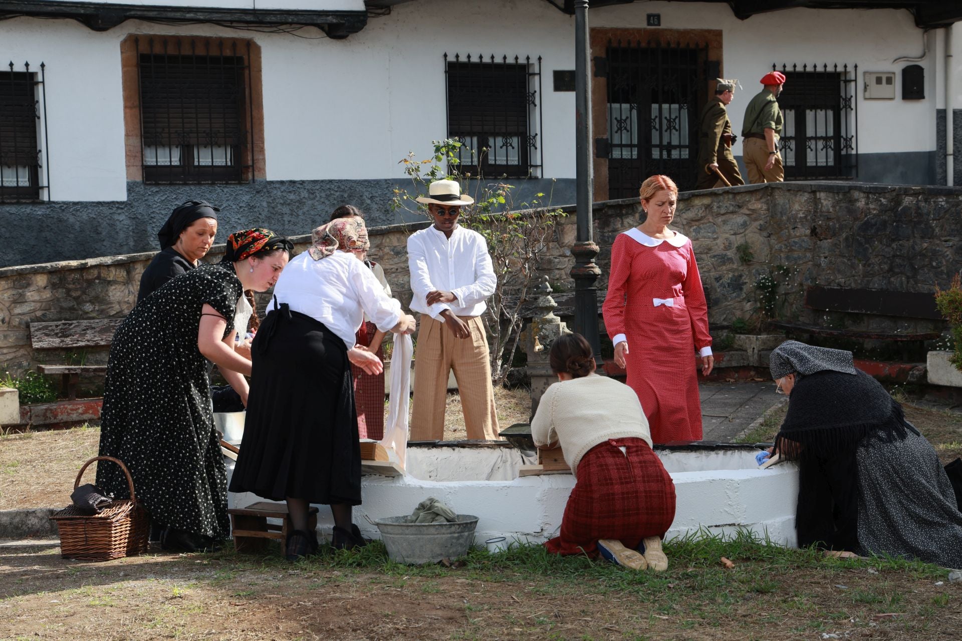 Candamo vuelve a 1936: la recreación histórica de los combates de la Guerra Civil, en fotos