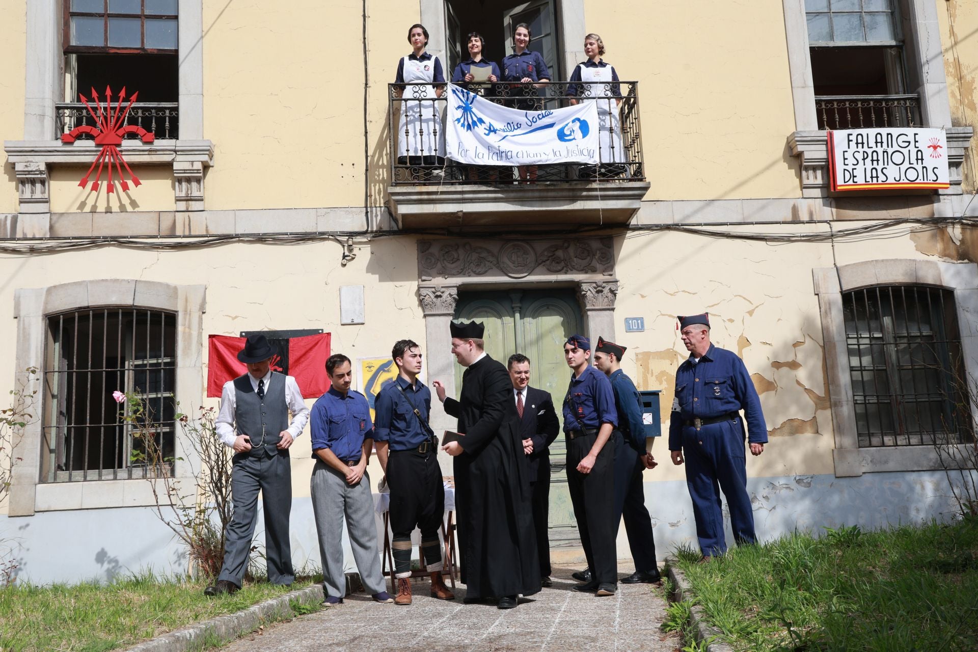 Candamo vuelve a 1936: la recreación histórica de los combates de la Guerra Civil, en fotos