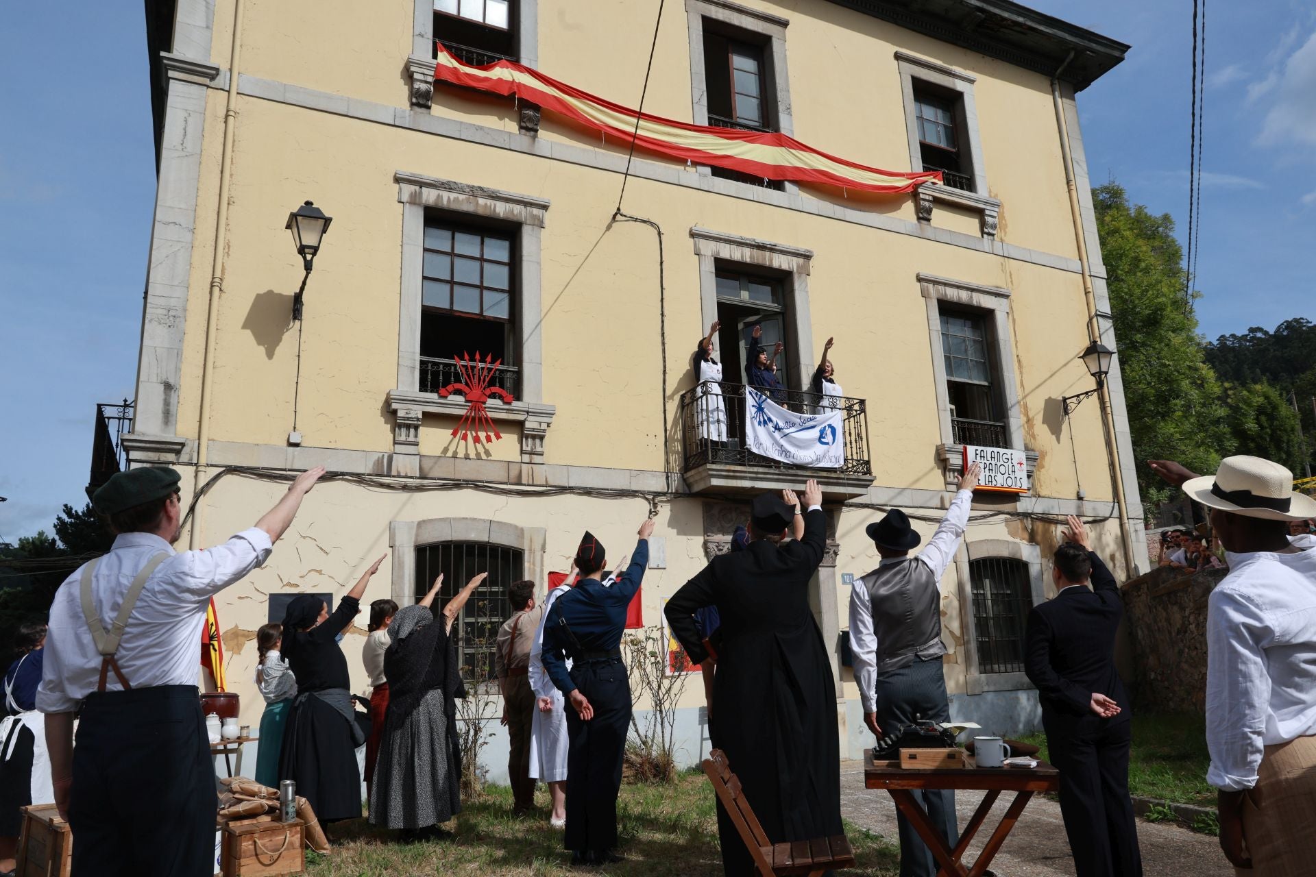 Candamo vuelve a 1936: la recreación histórica de los combates de la Guerra Civil, en fotos