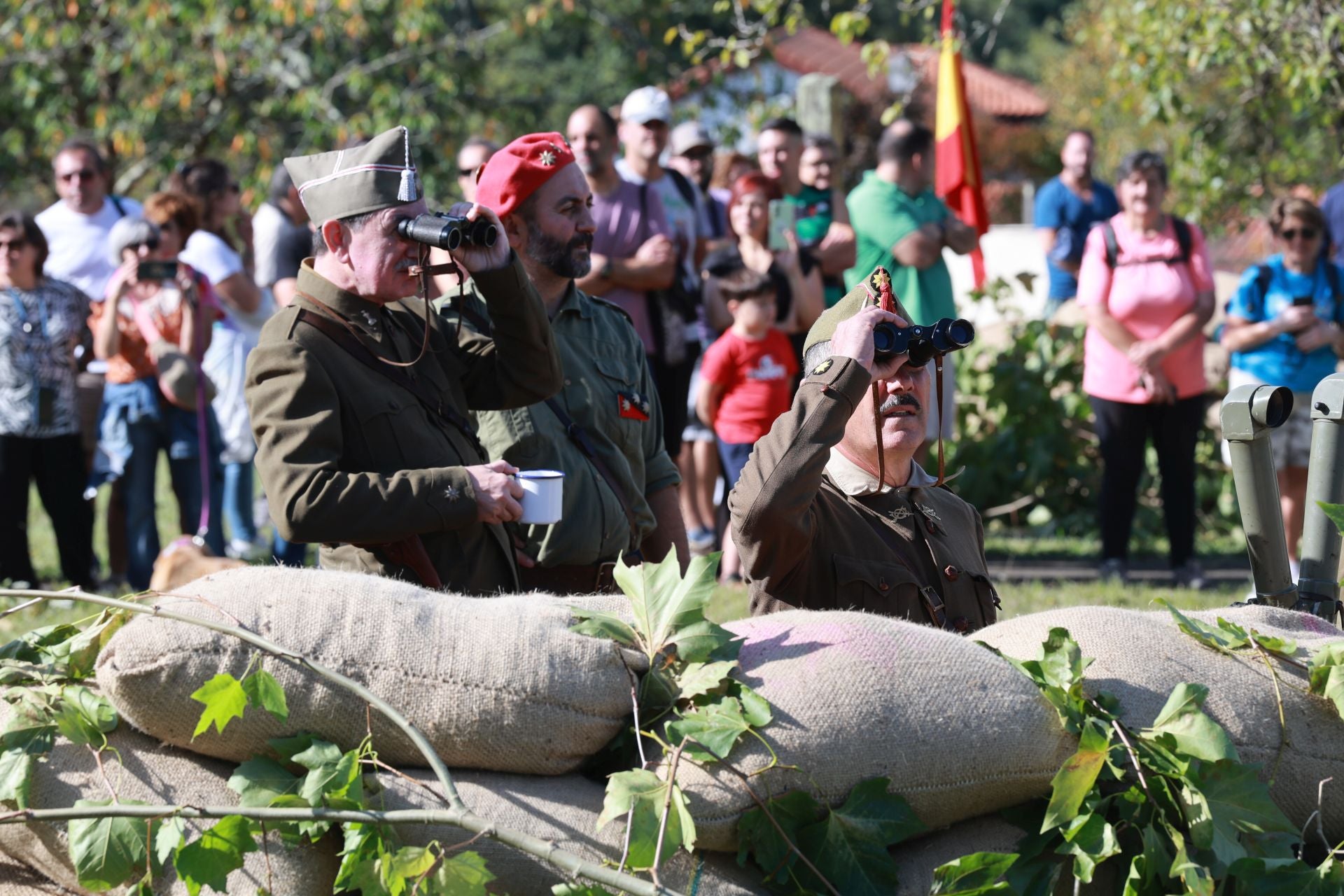 Candamo vuelve a 1936: la recreación histórica de los combates de la Guerra Civil, en fotos