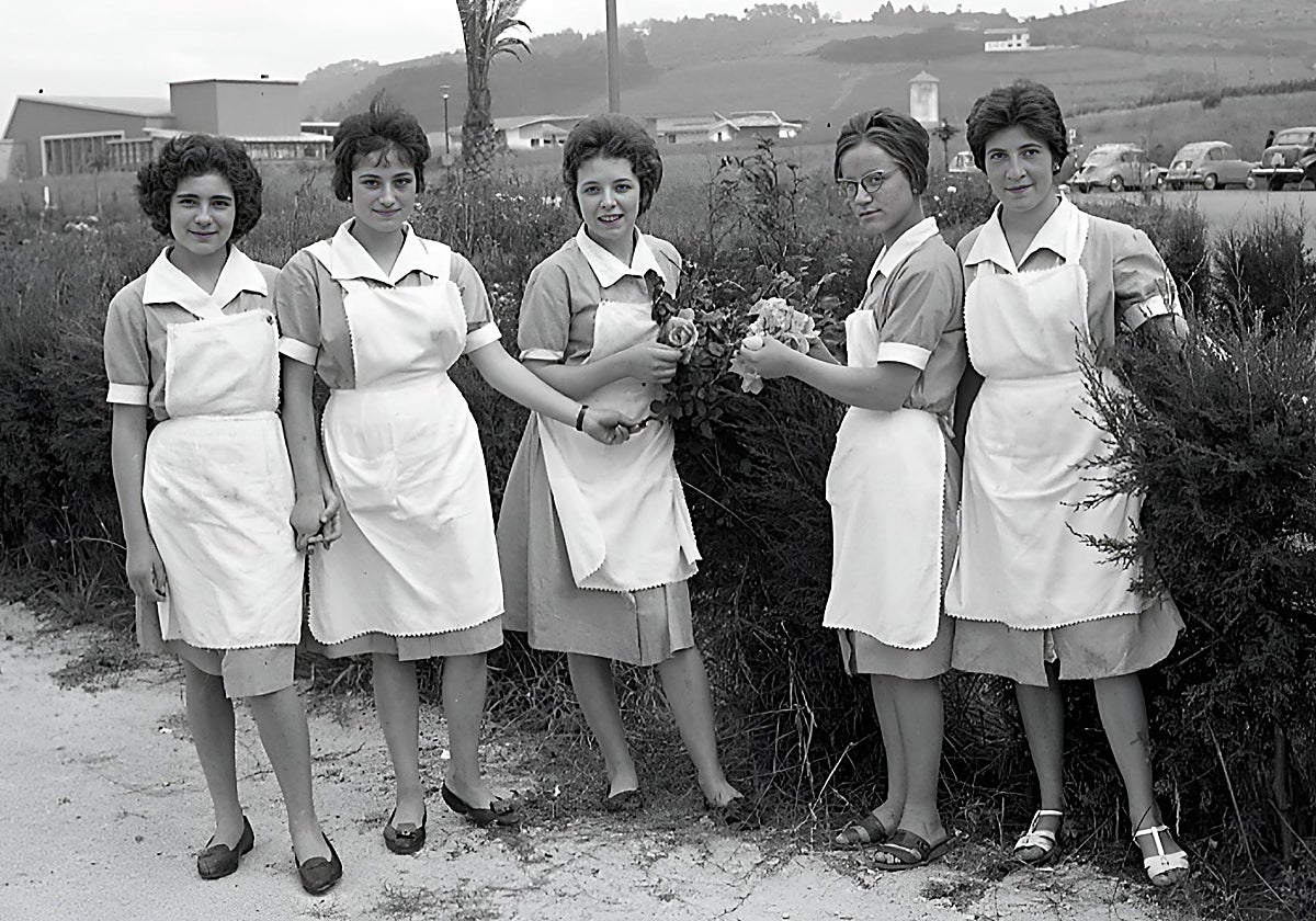 Un grupo de trabajadoras de la ciudad de vacaciones.