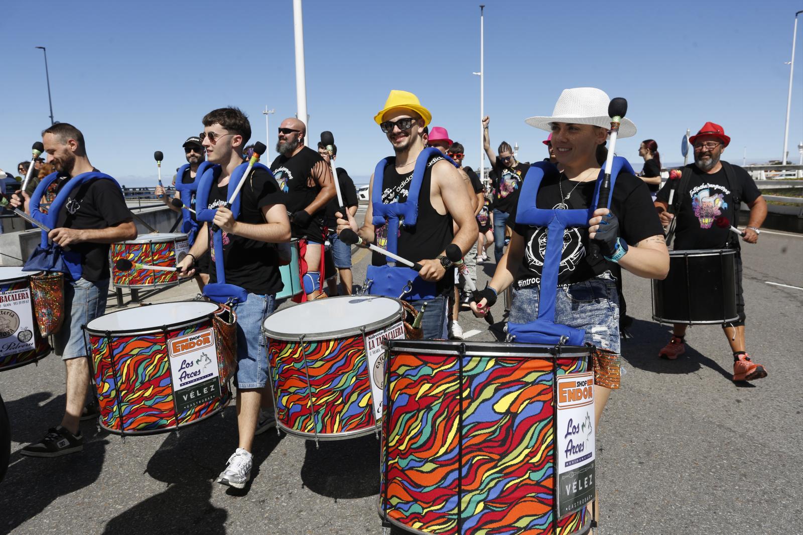 Imagen secundaria 1 - El barrio de Cimavilla, en Gijón, lleva la fiesta hasta Fleming