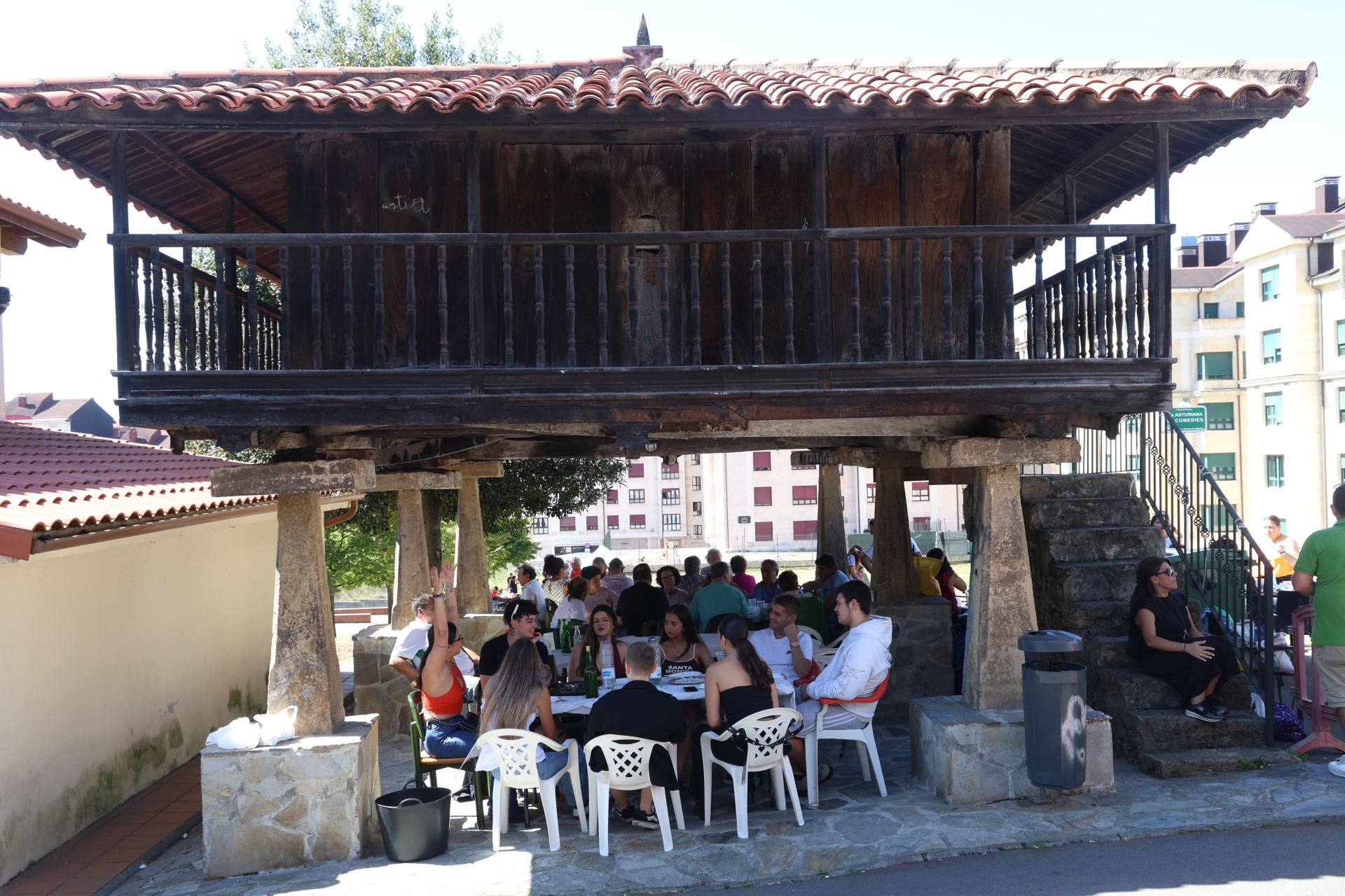 3.700 personas salen a las calles de Corvera para despedir las fiestas