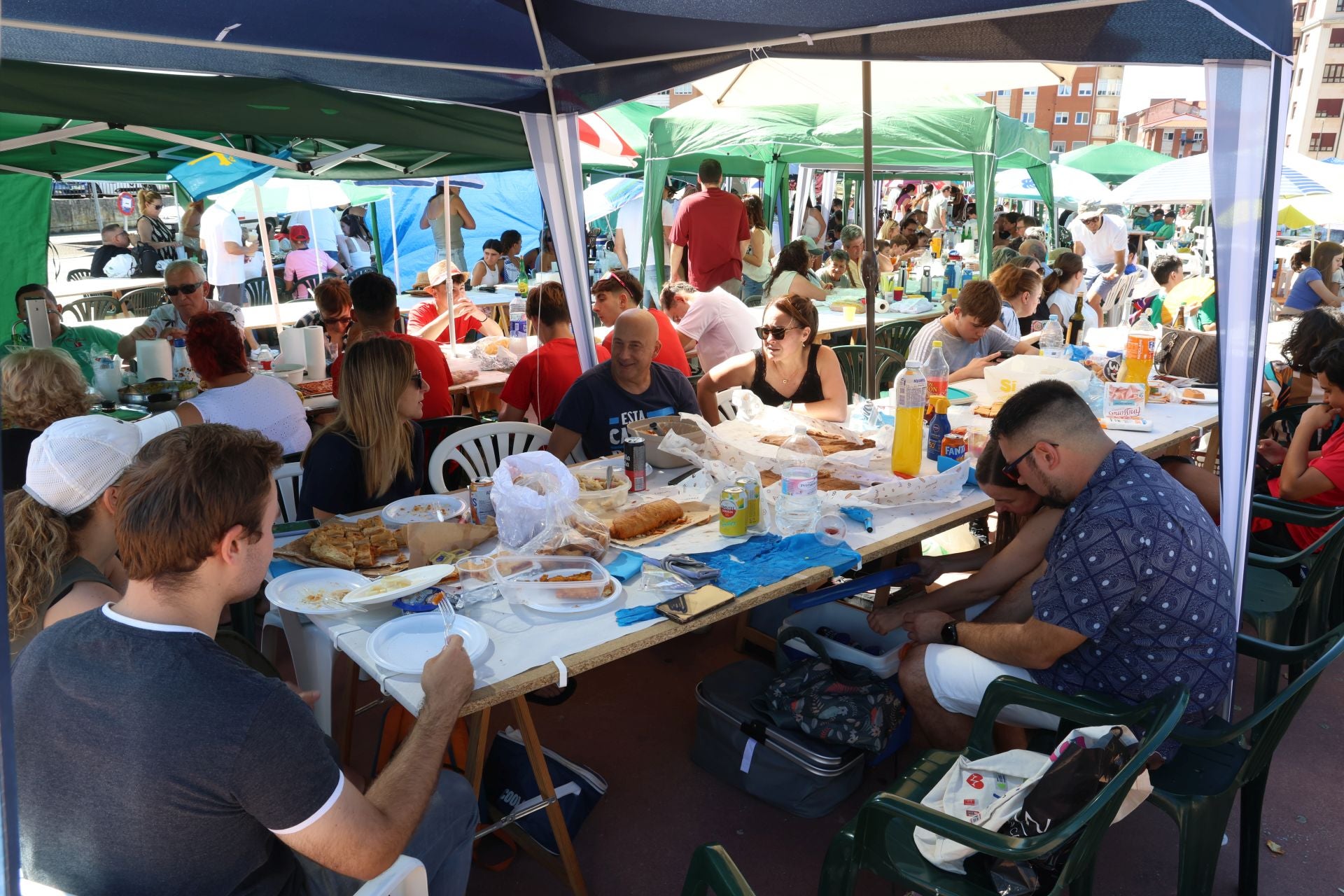 3.700 personas salen a las calles de Corvera para despedir las fiestas