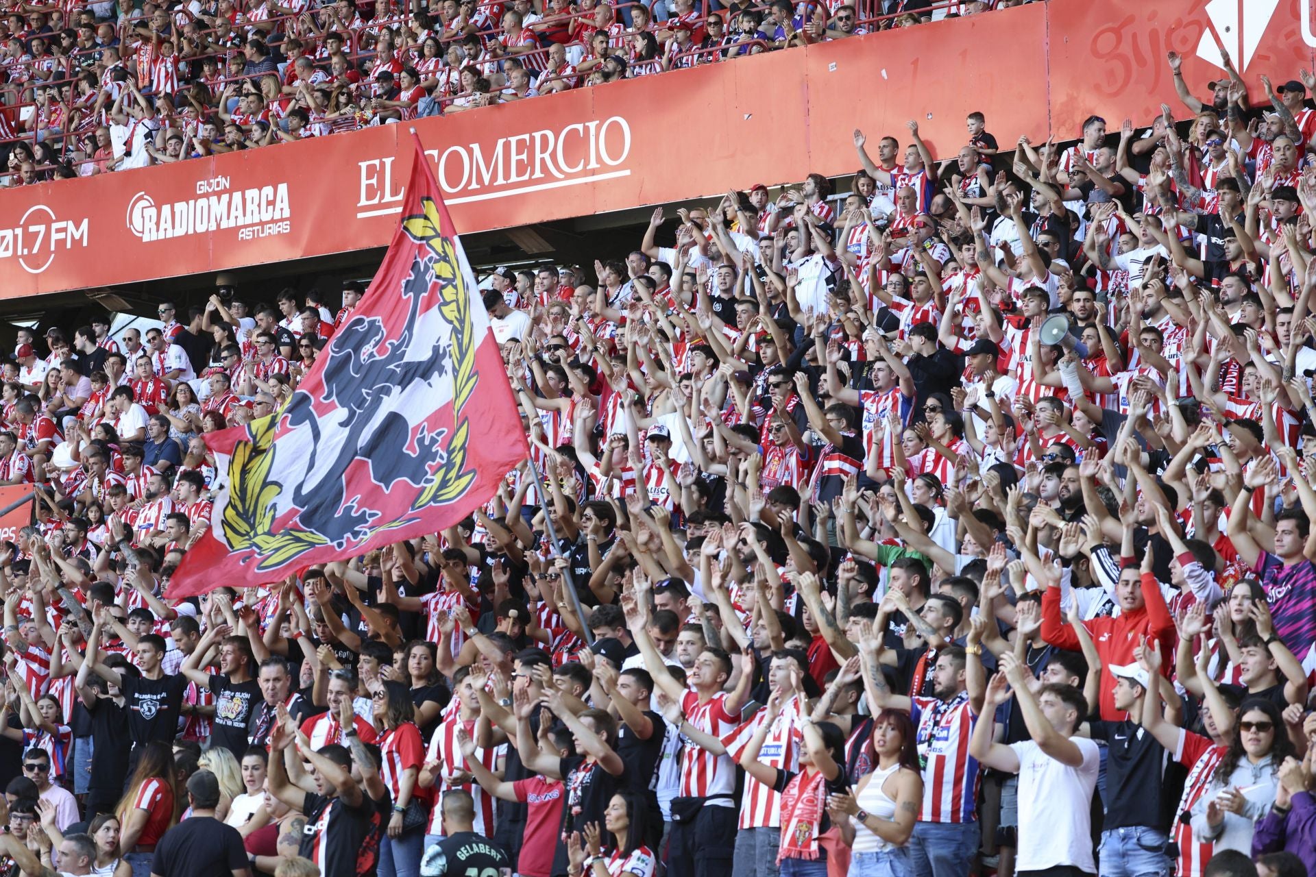 ¿Estuviste en el Sporting de Gijón - Burgos? ¡Búscate en las fotos!