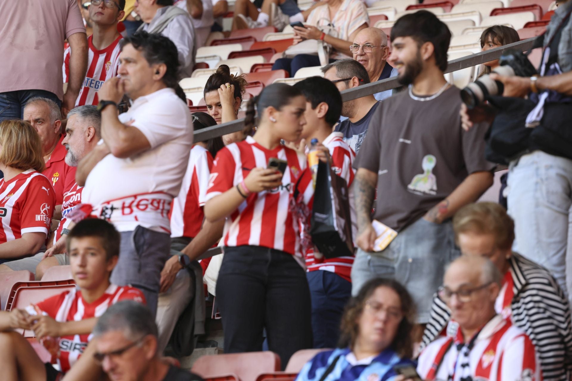 ¿Estuviste en el Sporting de Gijón - Burgos? ¡Búscate en las fotos!