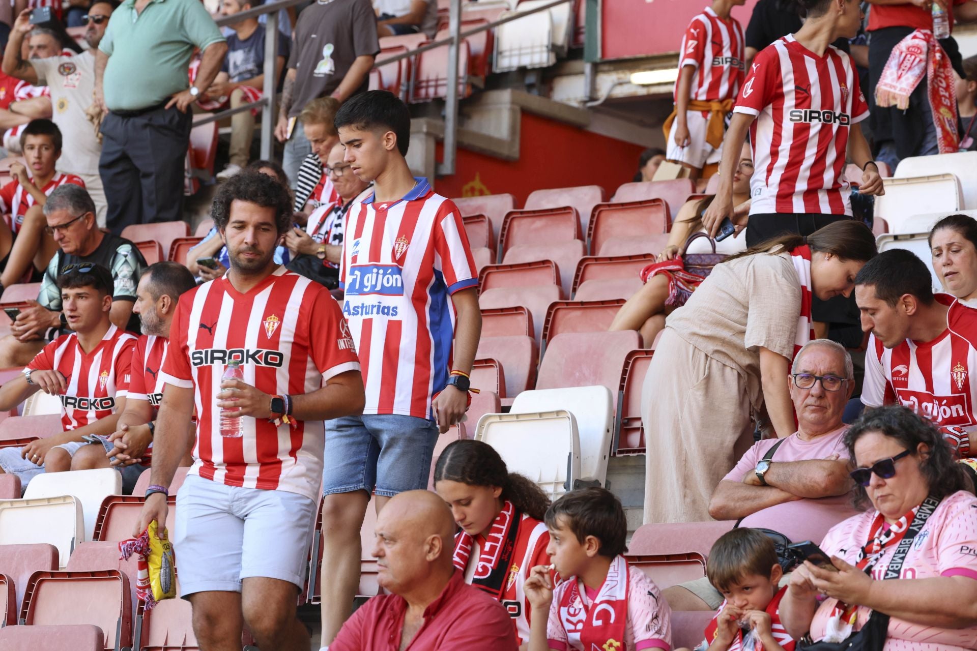 ¿Estuviste en el Sporting de Gijón - Burgos? ¡Búscate en las fotos!