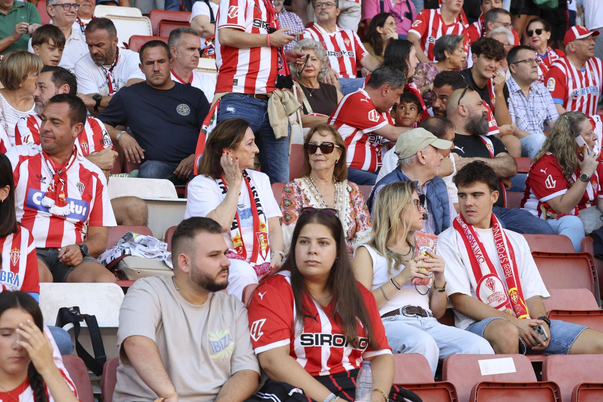 ¿Estuviste en el Sporting de Gijón - Burgos? ¡Búscate en las fotos!