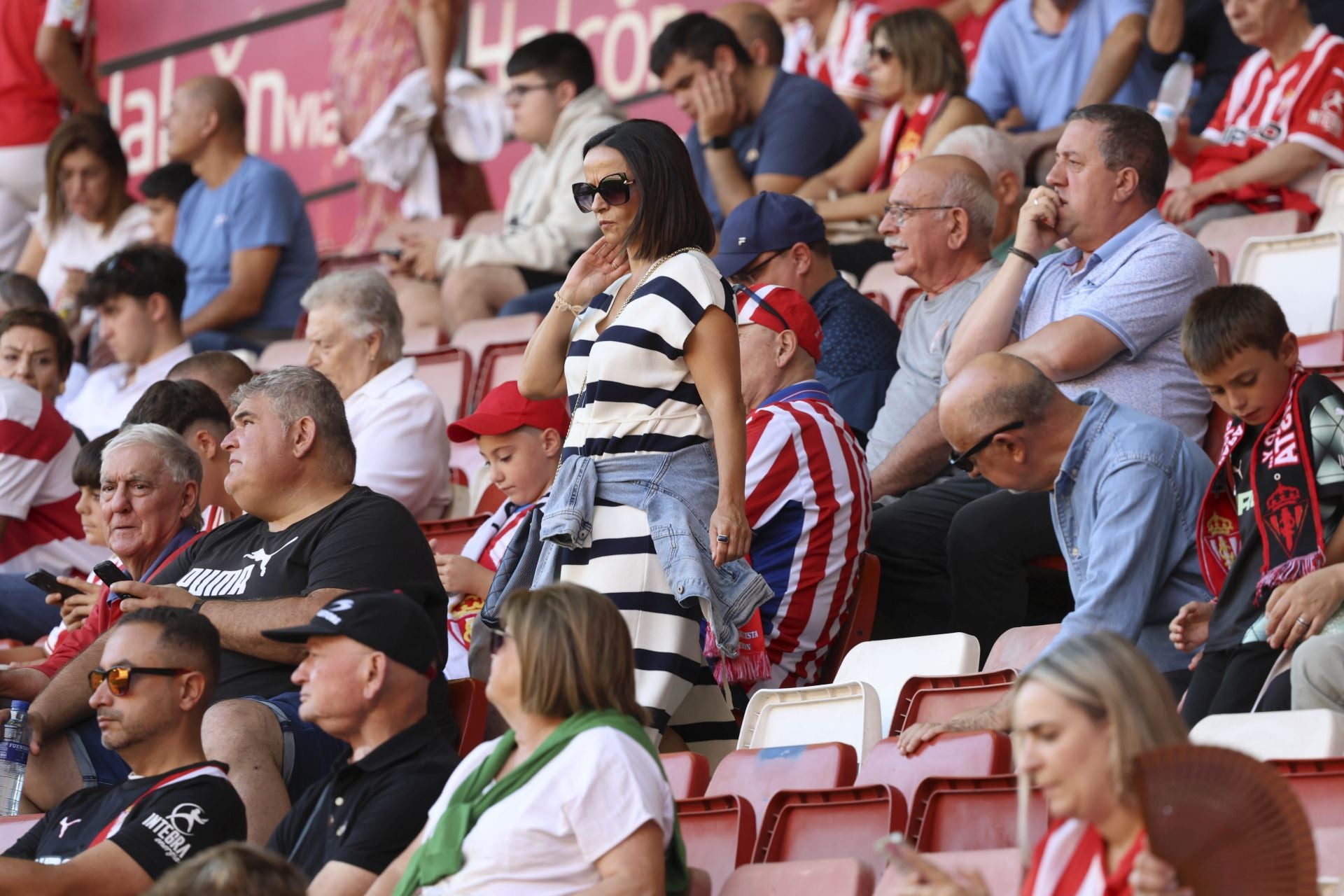 ¿Estuviste en el Sporting de Gijón - Burgos? ¡Búscate en las fotos!