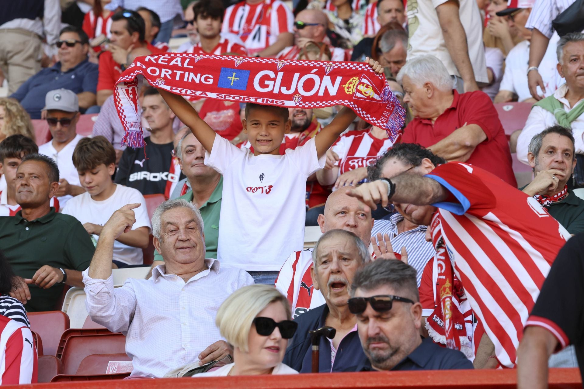 ¿Estuviste en el Sporting de Gijón - Burgos? ¡Búscate en las fotos!