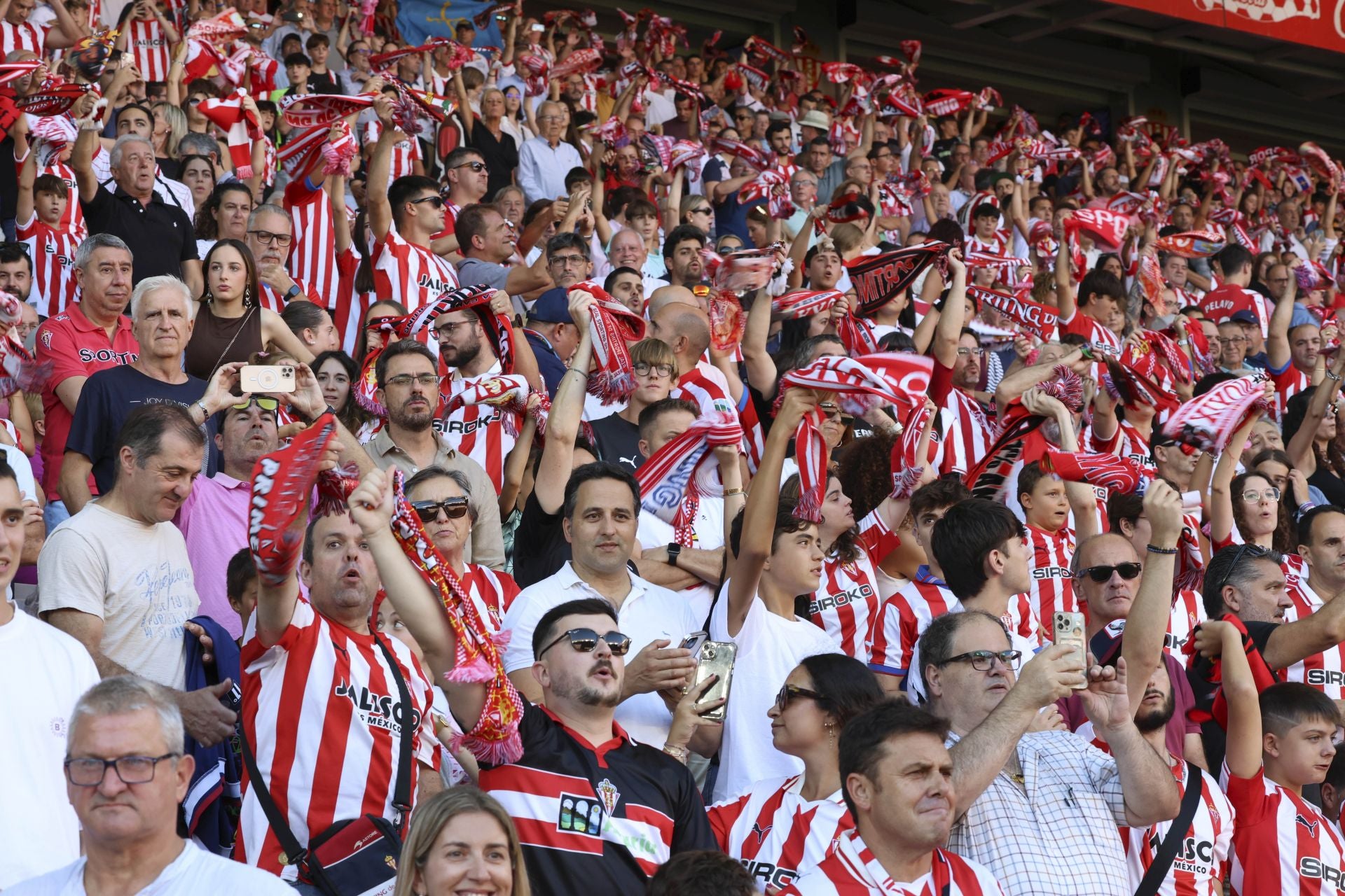 ¿Estuviste en el Sporting de Gijón - Burgos? ¡Búscate en las fotos!