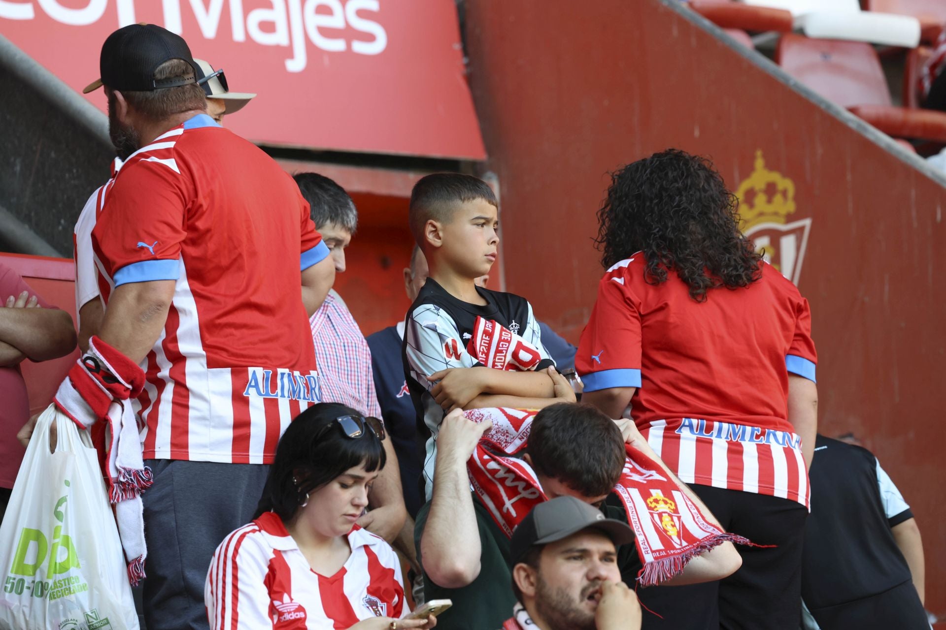 ¿Estuviste en el Sporting de Gijón - Burgos? ¡Búscate en las fotos!