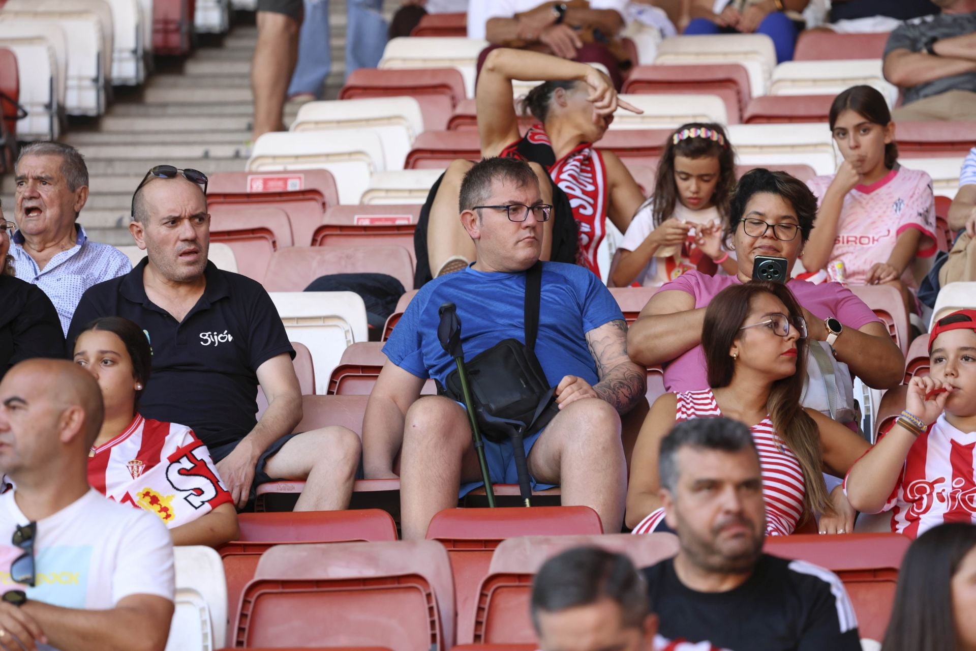 ¿Estuviste en el Sporting de Gijón - Burgos? ¡Búscate en las fotos!