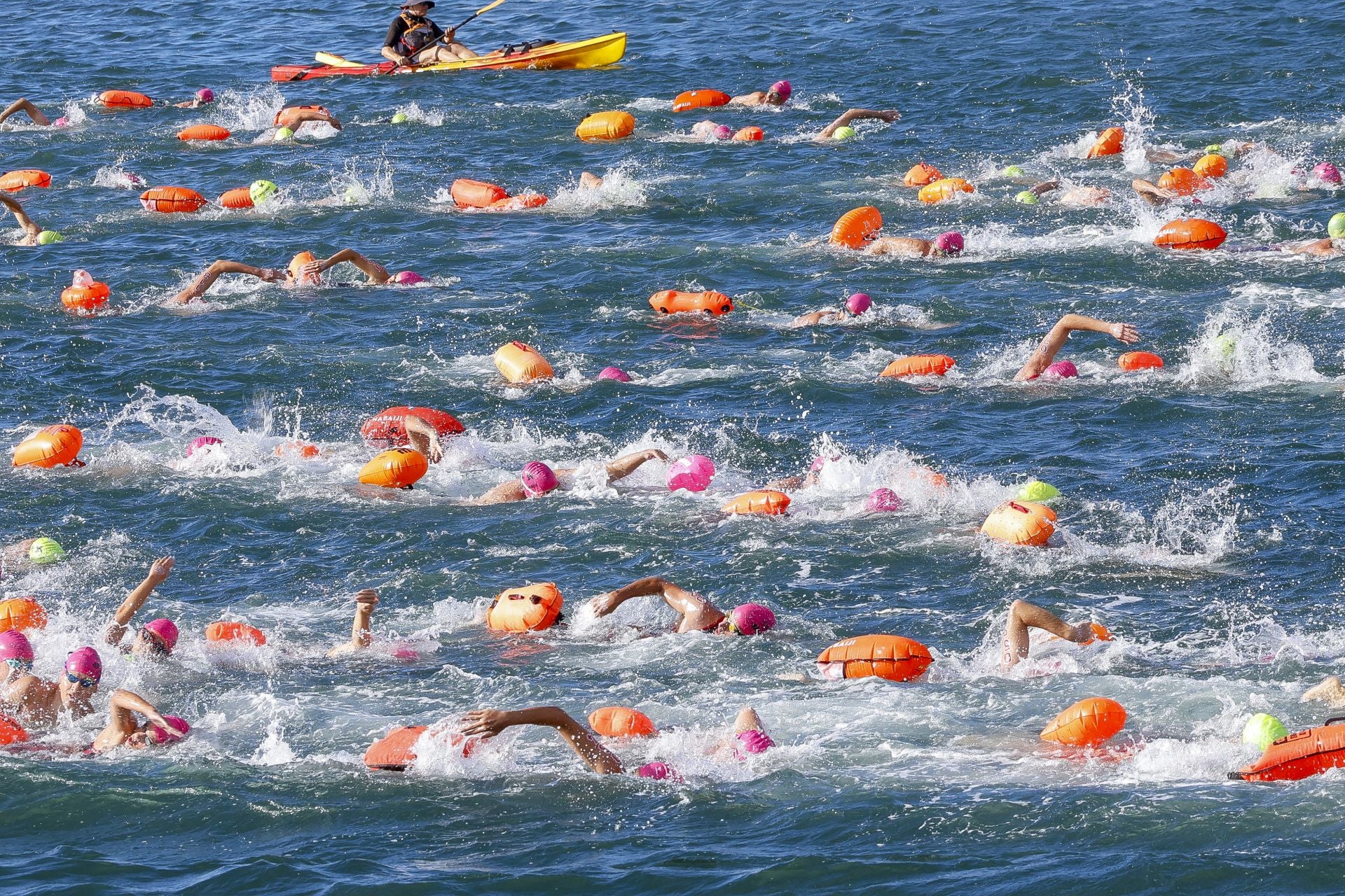 La Travesía a Nado Playas del Oeste de Gijón, en fotos