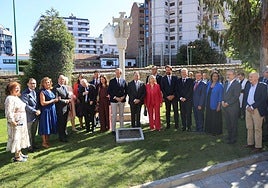 Las autoridades presentes en la inauguración del cruceiro en Villa Magdalena.