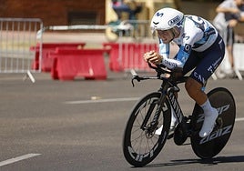 Iván Cortina, durante la contrarreloj de la etapa en Valladolid.