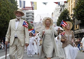 Participantes en una pasada edición del desfile del Día de Asturias en América en Oviedo.