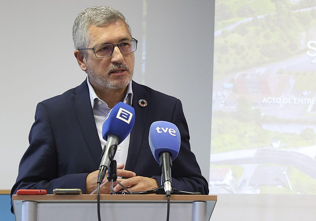 El secretario de Estado de Medio Ambiente, Hugo Morán, en Gijón.