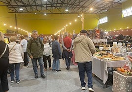 Galería comercial del Femex en el polideportivo de Blimea