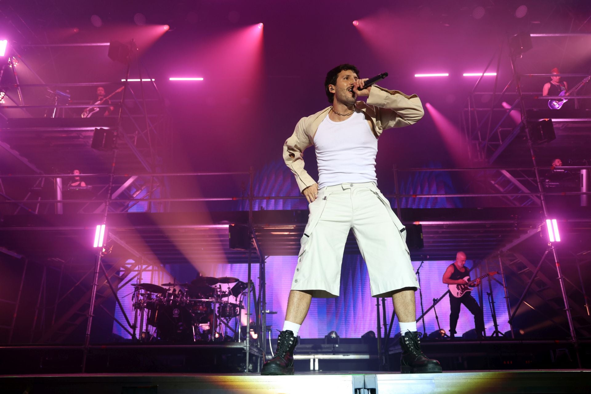 Sebastián Yatra llena La Ería en Oviedo