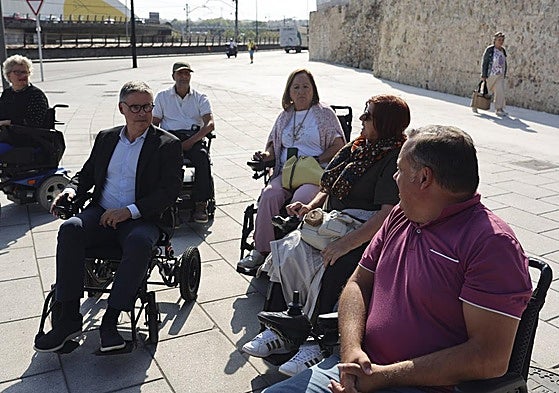 El director general y el edil junto a miembros de DIFAC.