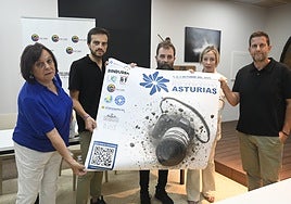 Nieves Castaño, Juan Ponte, Álex Zapico, Beatriz Coto y Roberto Suárez, durante la presentación.