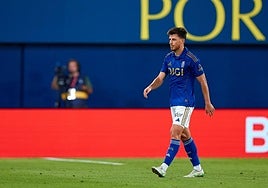 Alberto Reina tras ser expulsado en el debut del Real Oviedo en Villarreal.