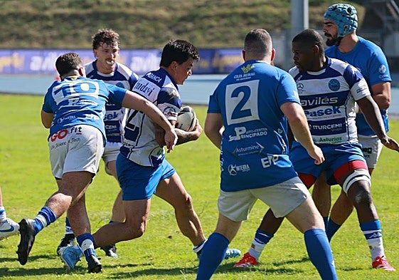 Nico Varela, al fondo con el bucal fuera, en el cuadrangular del pasado sábado en el Yago Lamela.