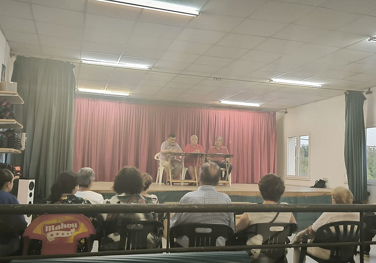 Reunión vecinal en Granda, este jueves, para tratar en asunto del parque de baterías.