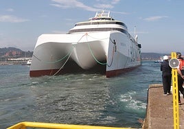 Botadura en Gijón del fast ferry de Baleària 'Mercedes Pinto'