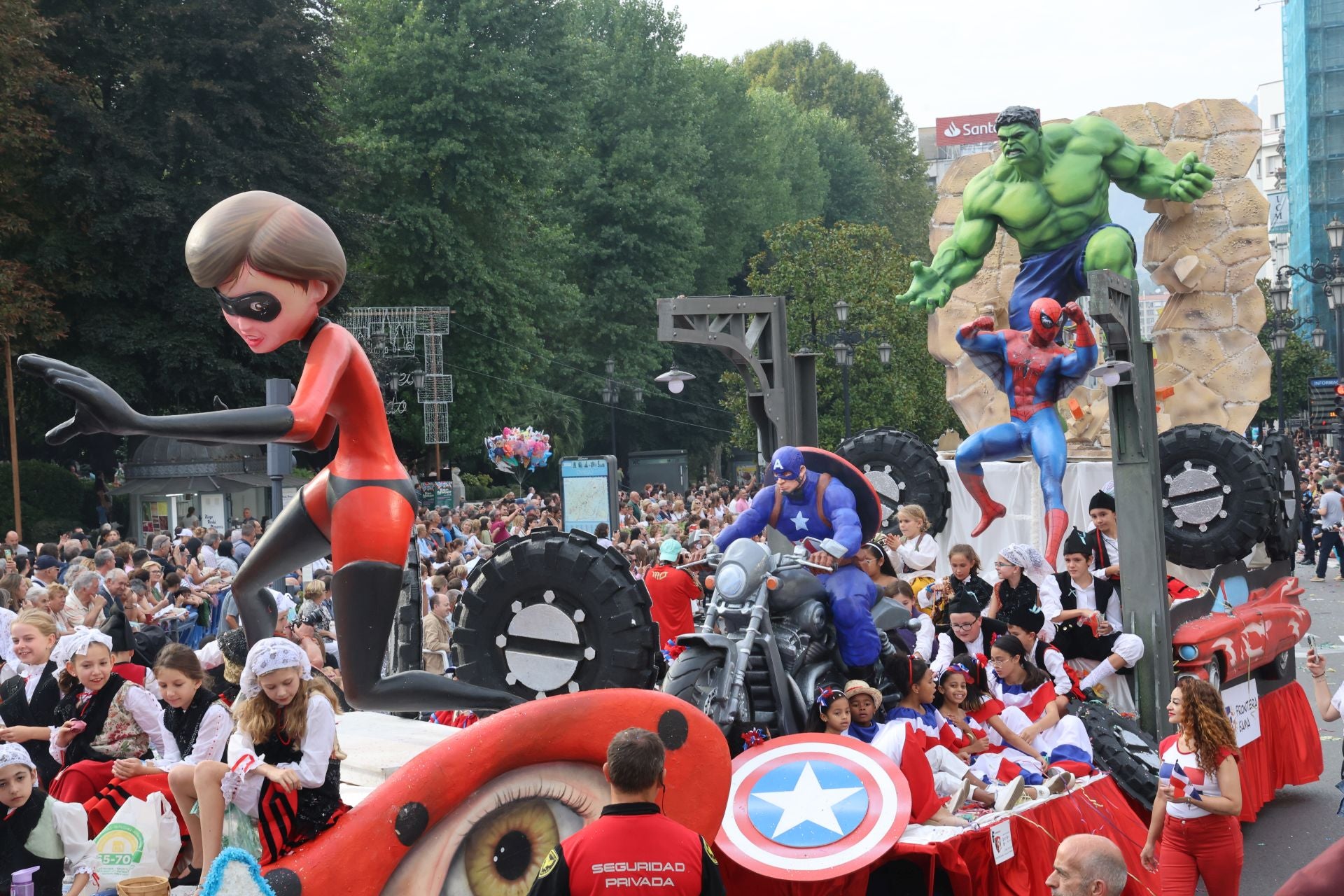 El desfile del Día de América en Asturias 2025, en imágenes