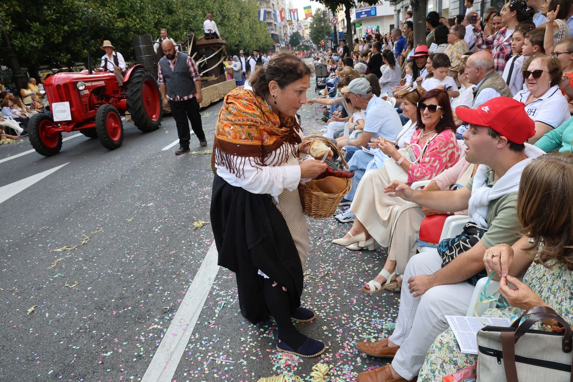 El desfile del Día de América en Asturias 2025, en imágenes